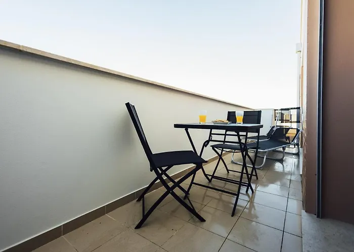 Carmona - By Sch Apartment